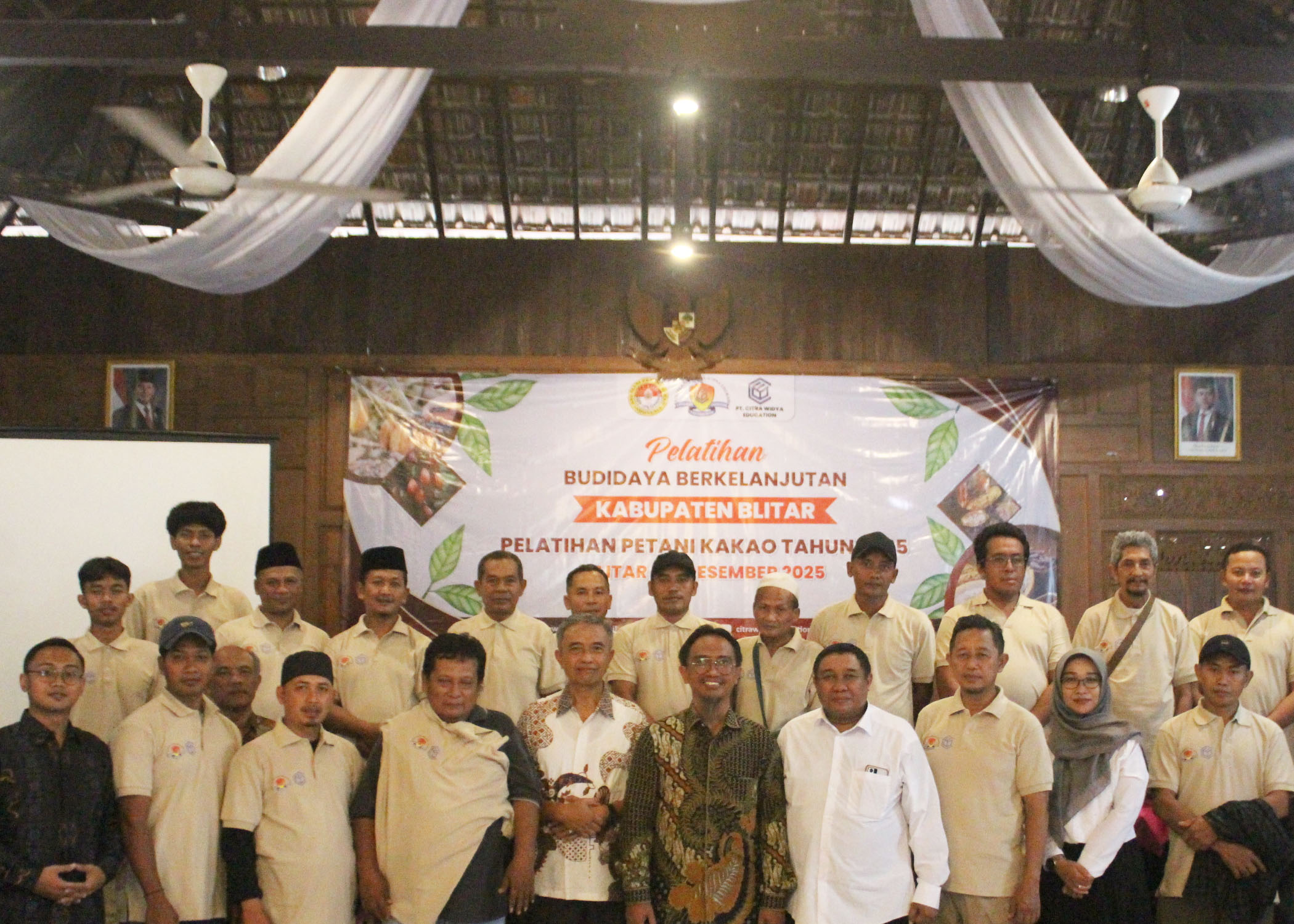 Foto bersama petani kakao